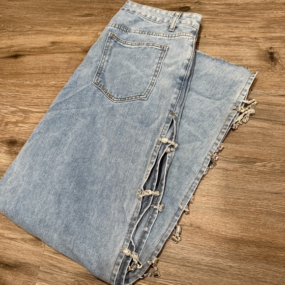 Windsor Rhinestone - Picture 4 of 5